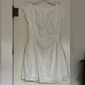 Elegant White Sleeveless Dress